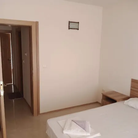 къмпинг градина - Garden Beach Apartment